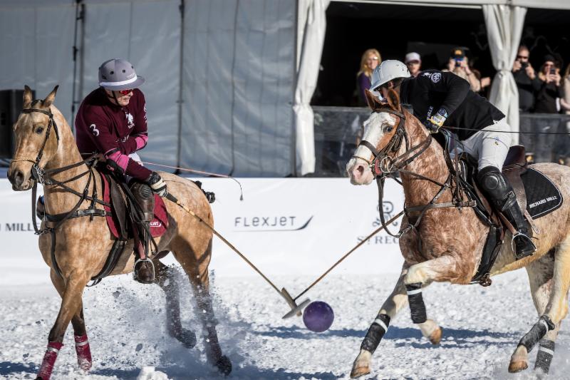 Juan-Bollini-of-Flexjet-attempts-to-g